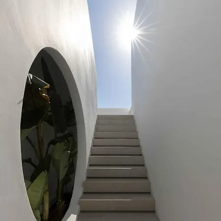 Cubic Mykonos Seafront Design אורנוס