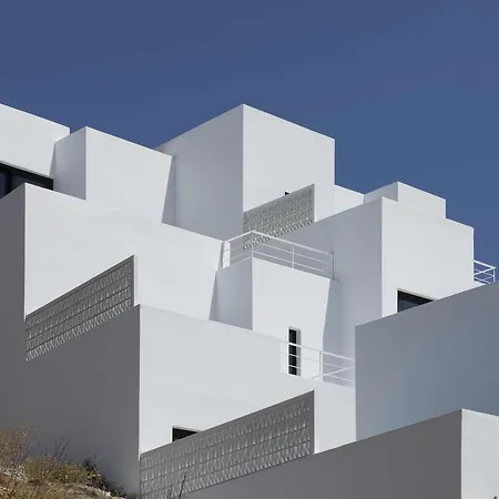 מלון Cubic Mykonos Seafront Design *